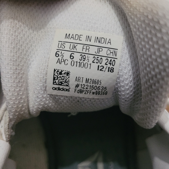 Used Stand Smith Adidas needs a new home and wash - Picture 4 of 4